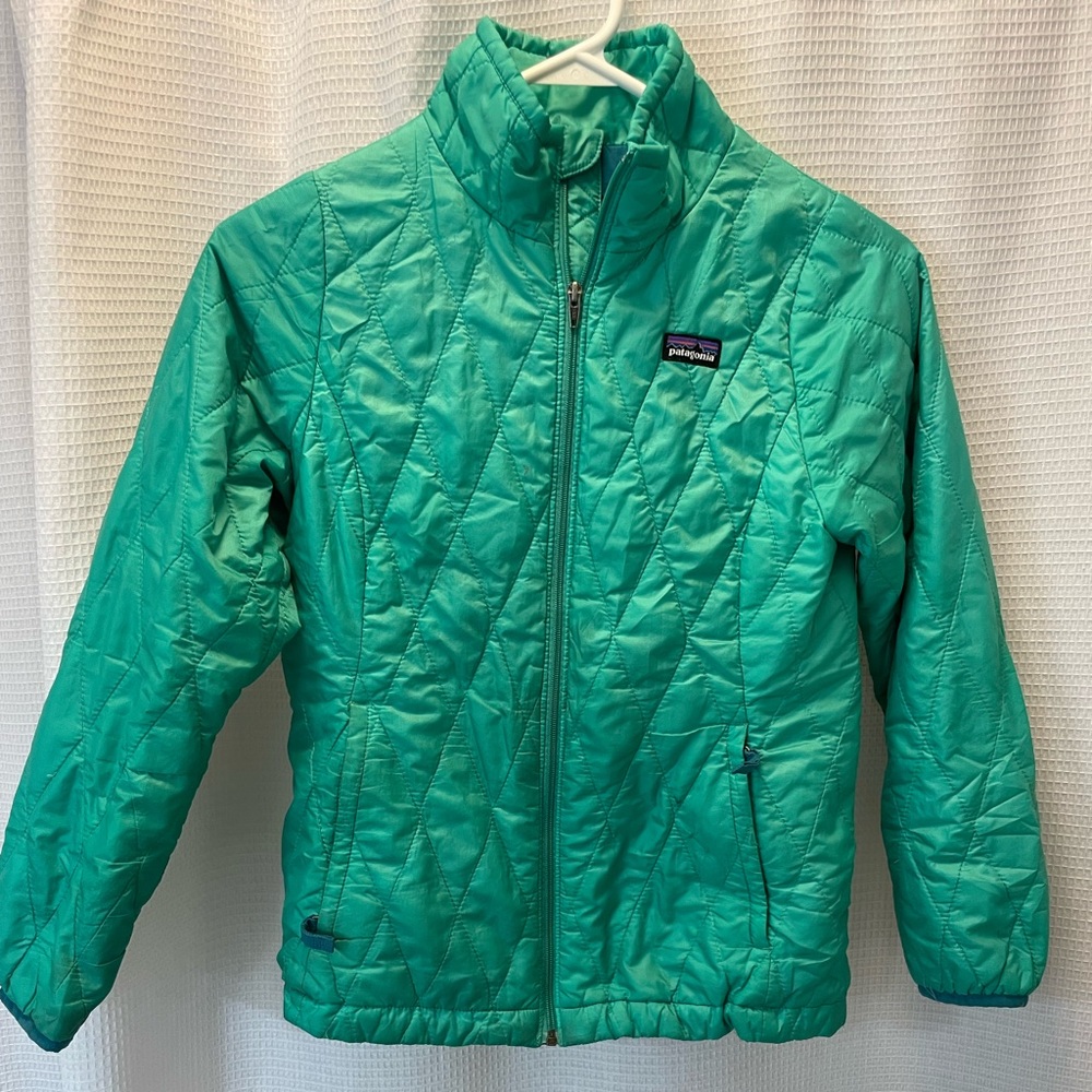 Kids green Patagonia light puffer jacket - youth medium (GUC)